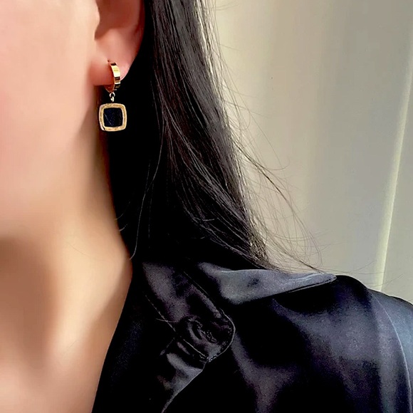 Trendy Roman Numerals Black Square Earrings - Picture 4 of 5